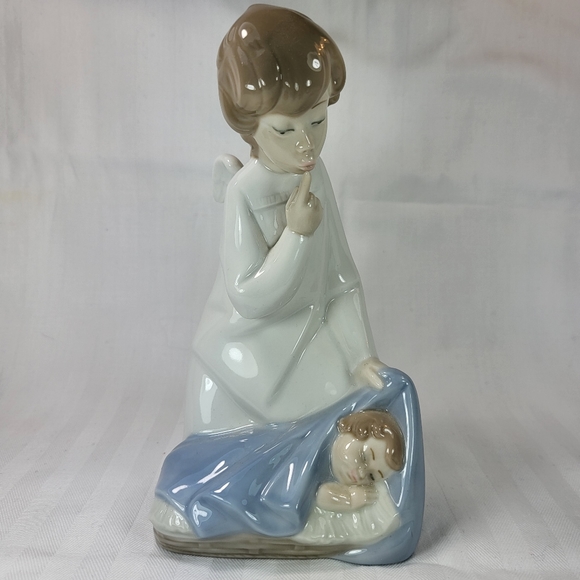 Lladro Figurine Guardian ANGEL With Sleeping Baby Child #4635 7" tall, Religious - Picture 10 of 10